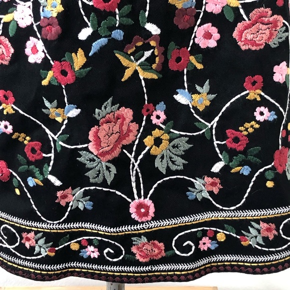 -SOLD- Anthropologie Black Braeve Embroidered Floral Mini Skirt Size Small - Picture 4 of 6